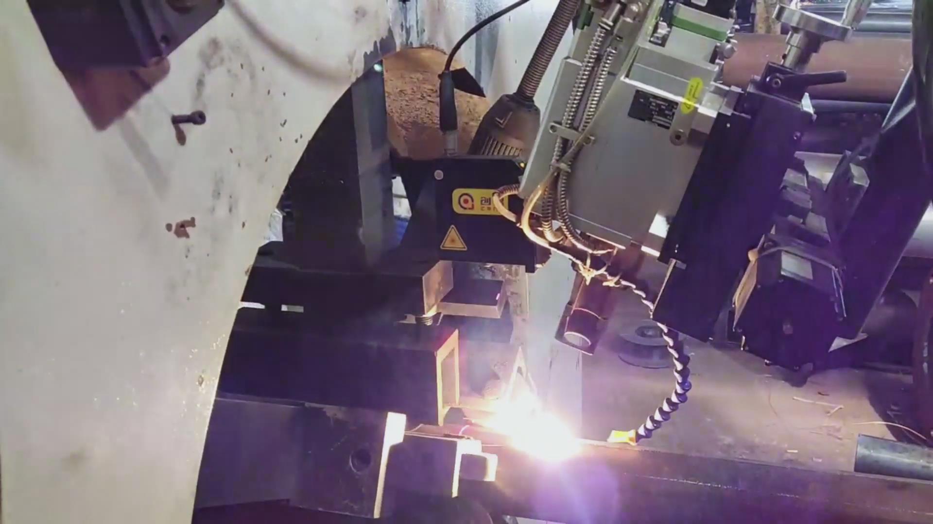 創想智控激光焊縫跟蹤器應用于專機,實現燈桿焊接全自動化升級 創想智控激光焊縫跟蹤器應用于專機,實現燈桿焊接全自動化升級