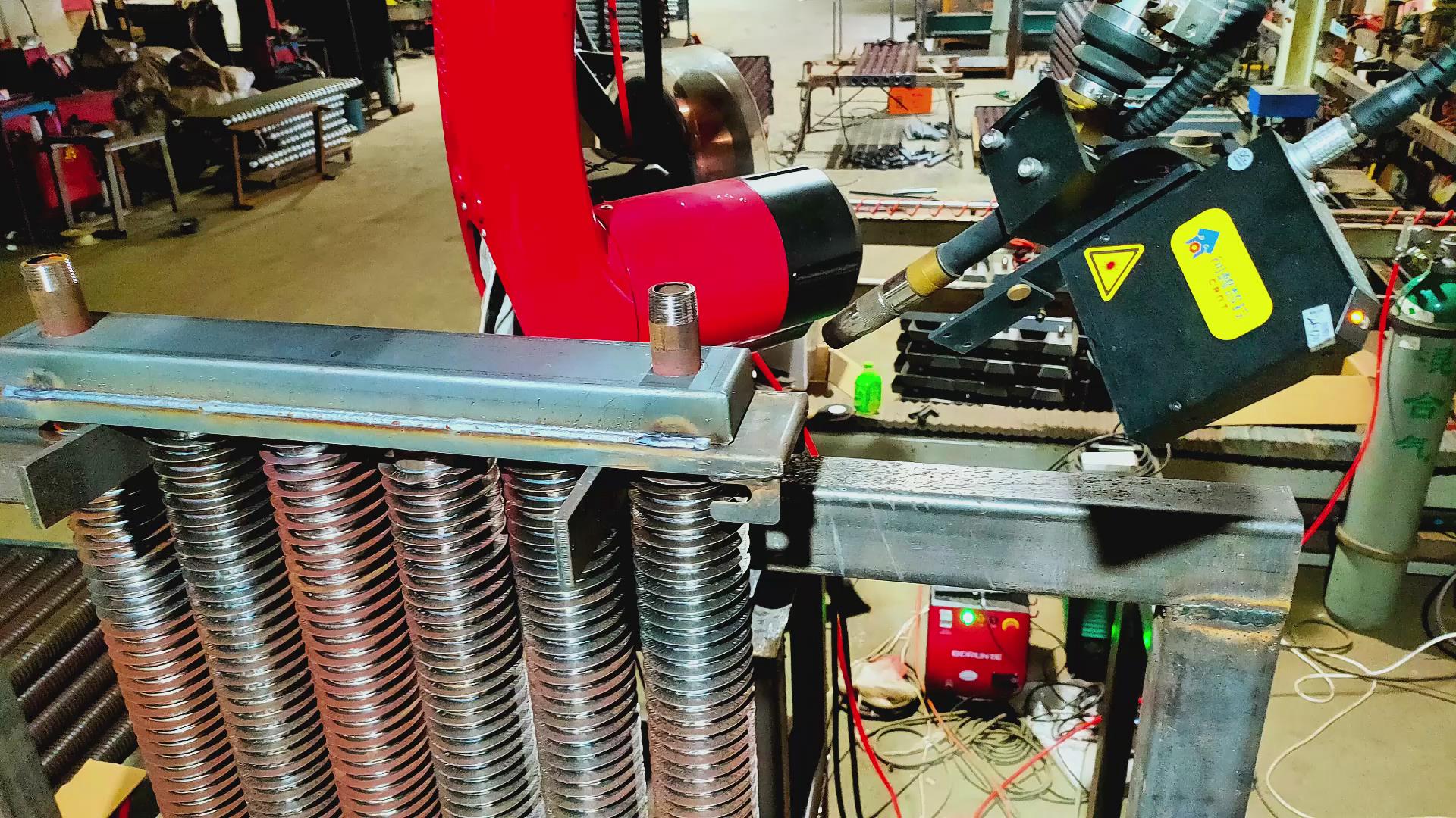 激光視覺焊縫跟蹤與路徑規劃技術助力暖氣片焊接自動化升級 激光視覺焊縫跟蹤與路徑規劃技術助力暖氣片焊接自動化升級